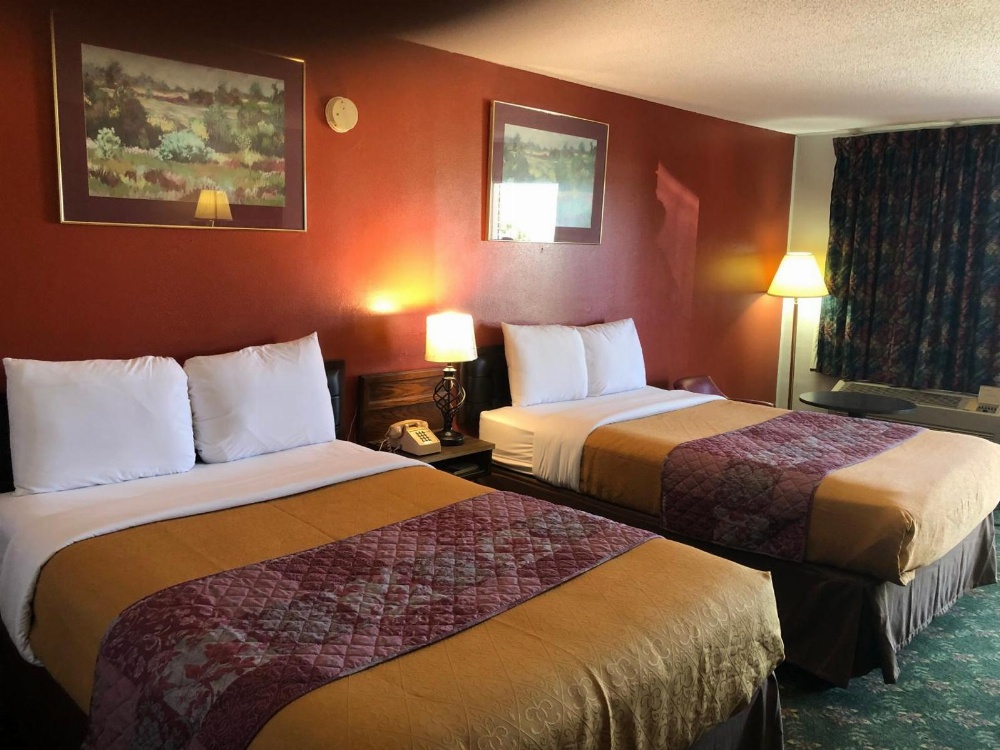Budget Host Inn Main image